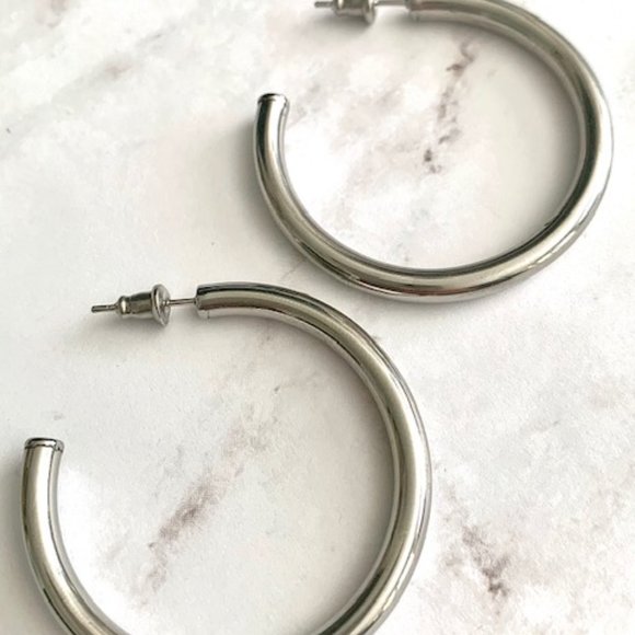 Gold Plated Lightweight Large or Medium Hoop Earrings - Picture 11 of 14